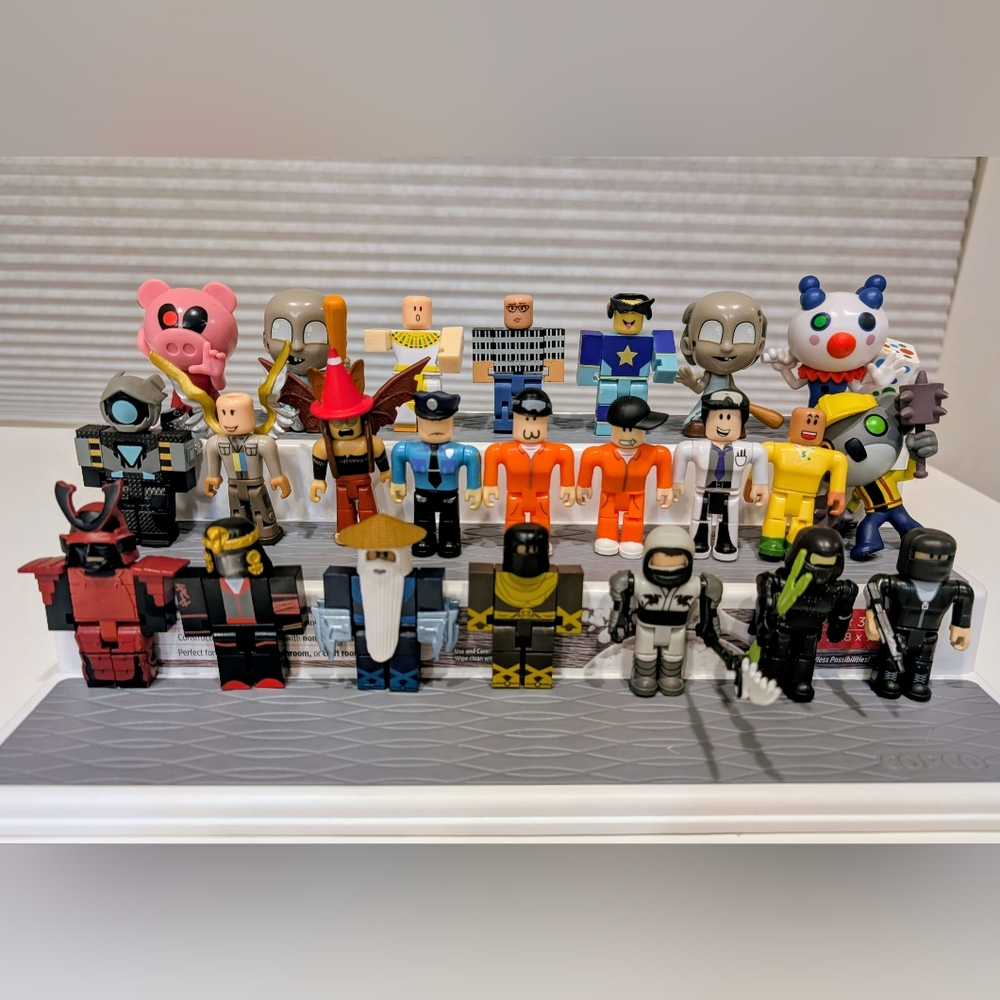 Ultimate Roblox Collection - 20+ Rare Figures & Mystery Series! - Picture 2 of 6